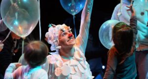 ‘Flotante’: Una experiencia teatral dirigida a bebés