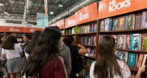 Instalan La Primera Biblioteca de Escritores Peruanos en vecino país de Ecuador