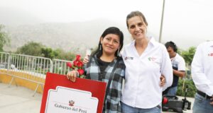 Ministerio de Vivienda entregó más de 4 mil títulos de propiedad para viviendas e instituciones de Lima y Callao