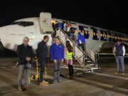 Avión con migrantes varados en frontera chilena-peruana despega hacia Venezuela