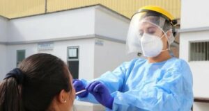 Derogan norma sobre el uso de caretas faciales en establecimientos de salud por la pandemia COVID-19