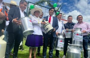 Midagri entregó 2 camiones y herramientas a dos organizaciones ganaderas en Cajamarca