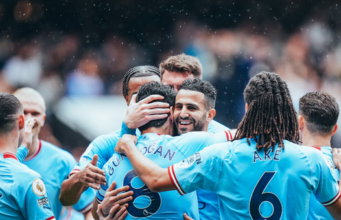 Manchester City le ganó al Leeds United 2-1 y volvió a la punta de la Premier League