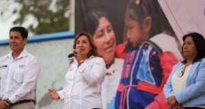 Dina Boluarte: mamitas de Vaso de Leche reciben “un pan y una manzana” en agasajo por el Día de la Madre