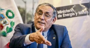 Ministro de Energía y Minas ocultó sanciones que recibió cuando era funcionario de Petroperú