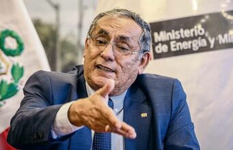 Ministro de Energía y Minas ocultó sanciones que recibió cuando era funcionario de Petroperú
