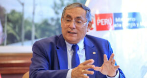 Tres asesores del ministro Óscar Vera registran denuncias por violencia familiar y actos contra el pudor