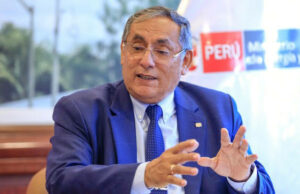 Tres asesores del ministro Óscar Vera registran denuncias por violencia familiar y actos contra el pudor