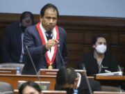 Congresista Edgar Tello: trabajadora de parlamentario lo acusa de recortarle sueldo y hostigamiento laboral