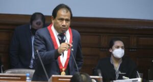 Congresista Edgar Tello: trabajadora de parlamentario lo acusa de recortarle sueldo y hostigamiento laboral