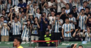 Argentina ganó sin sobresaltos a Australia 2-0 con goles de Messi y Pezzella