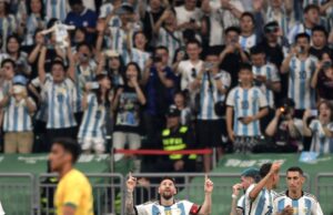 Argentina ganó sin sobresaltos a Australia 2-0 con goles de Messi y Pezzella