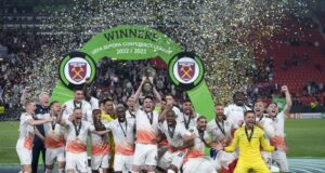 West Ham se llevó la Conference League al derrotar a la Fiorentina 2-1 en Praga