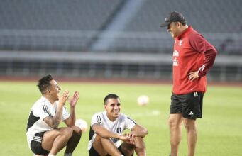 Selección Peruana viajó a Busan para partido ante Corea del Sur y tiene el once definido