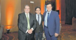 Según la OPS: Dos de cada diez muertes en el Perú son causadas por enfermedades cardiovasculares Dr. Germán Camilo Giraldo, médico de la Universidad de Caldas, Colombia, Dr. Alfonso Bryce Moncloa, Cardiólogo Clínico, Director Unidad de Investigación Cardiogolf y el Dr. Juan Pablo Moreno, Gerente Médico de Dislipidemia en Sanofi.