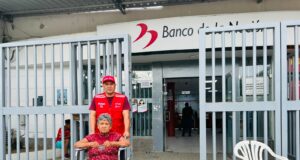 Facilitadores sociales de Contigo acompañan a más de 120 usuarios y cuidadores a cobrar su pensión