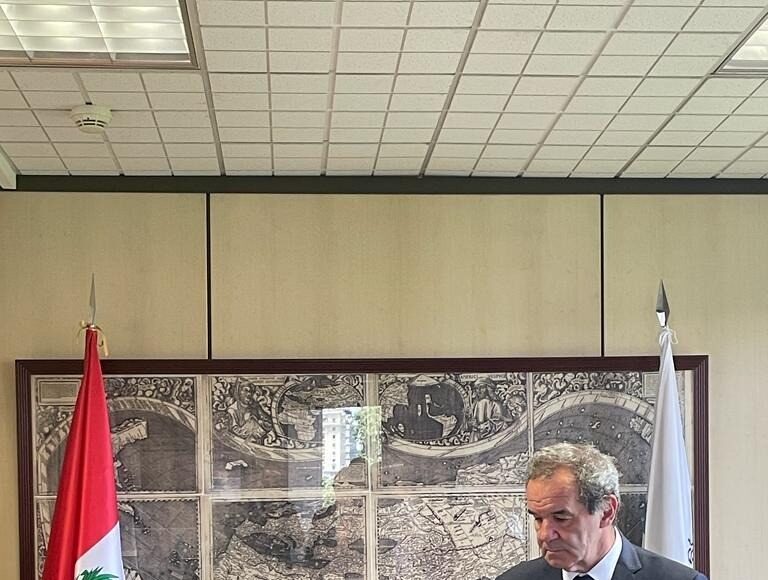 El titular de la PCM y la canciller dialogaron en España con la presidenta del Congreso de los Diputados, Meritxell Batet