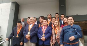 Decano de Contador Públicos, Rafael Velásquez con una orden judicial y apoyo de la policía rescato institución