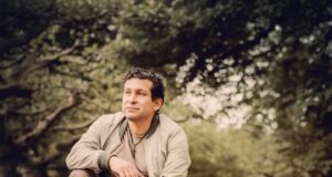 Carlos Girón arrasa con su ‘Bum Bum’ tema es un éxito en las plataformas digitales(VIDEO)