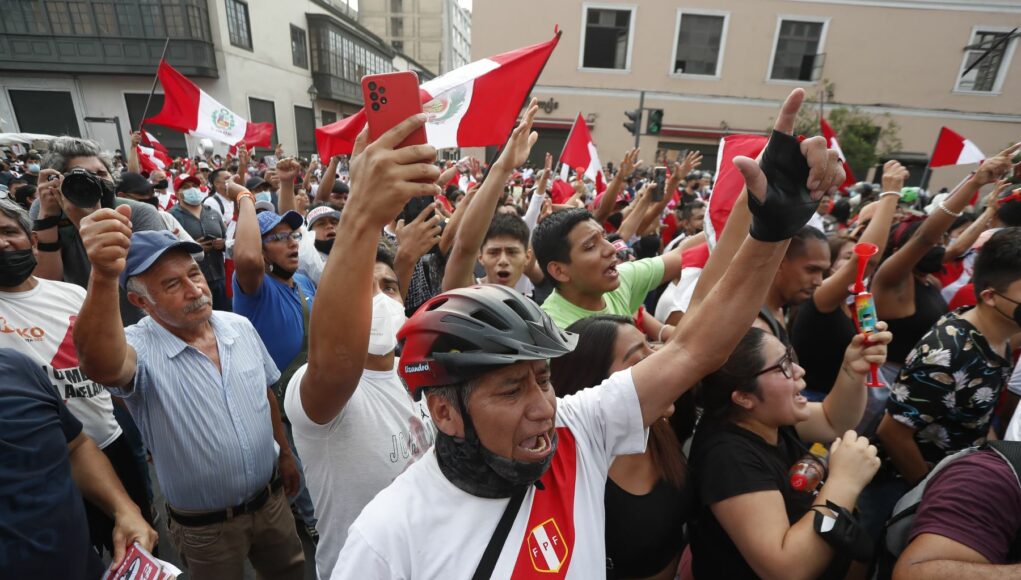 Latinobarómetro: peruanos son los menos satisfechos con la democracia en América Latina