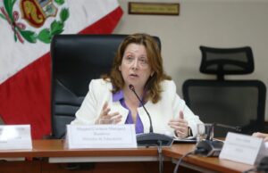 Ministra de Educación afirma que las clases están garantizadas, pero en Cusco y Arequipa se suspenden actividades