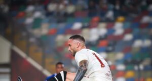 Universitario líder absoluto tras ganarle al Unión Comercio 2-0