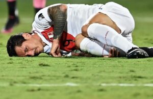 Gianluca Lapadula quedó fuera de Selección al ser operado del tobillo y volverá en 4 a 5 meses