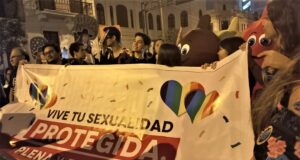 Influencer Josi Martínez participó de Marcha del Orgullo LGBTIQ+ invitado por APROPO