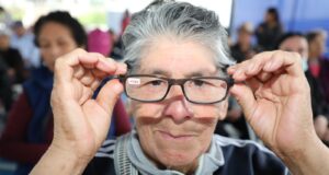 Midis:distribuye gratis más de 200 mil lentes para adultos mayores de Pensión 65