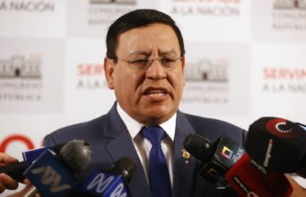 Alejandro Soto utilizó la misma tesis para obtener los grados de maestría y doctorado