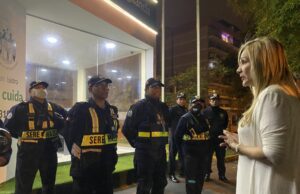 Municipalidad de San Isidro prohíbe que fotografíen a alcaldesa y demás funcionarios