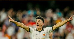 Valencia sumó segundo triunfo ante Las Palmas 1-0 y es líder en la Liga de España