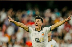 Valencia sumó segundo triunfo ante Las Palmas 1-0 y es líder en la Liga de España