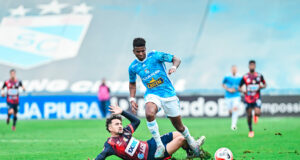 Sporting Cristal ganó en el último suspiro a Municipal 1-0 y se afianza líder del Clausura