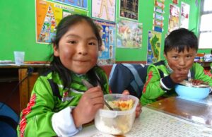 Qali Warma invierte más de S/2300 millones para atención alimentaria complementaria escolar