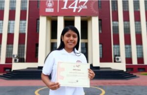 Valeria Gonzáles, joven de 18 años ocupó el primer lugar en la UNI y PUCP y UNAC