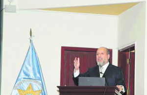 Esfuerzos sin orden y con poca inteligencia Penalista y presidente del IPADEP, Iván Torres la Torre.