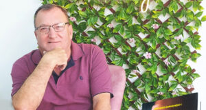 Henry Buezo: autor cajamarquino presenta su obra ‘Chilete entre cuentos y poesías’