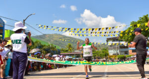 Más de un millar de atletas nacionales e internacionales participarán en Maratón de la Selva Central 2003 «Orlando Cárdenas Muje»