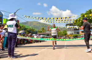 Más de un millar de atletas nacionales e internacionales participarán en Maratón de la Selva Central 2003 «Orlando Cárdenas Muje»