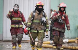 Bomberos en emergencia: Falta de equipos adecuados, corrupción en las compras, favoritismo en los ascensos