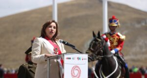 Dina Boluarte: pasa mal momento en ceremonia por el 199° Aniversario de la Batalla de Junín
