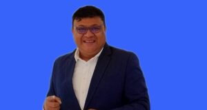 ‘El Pequeño Willy’: Pone la alegría a todo un país a través de una cabina de radio