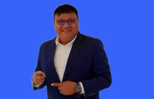 ‘El Pequeño Willy’: Pone la alegría a todo un país a través de una cabina de radio