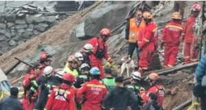 Niño de 4 años falleció tras derrumbe de muro de construcción en Comas (VIDEO)