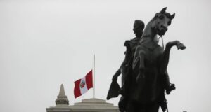 Congreso pone pabellón a media asta por deceso de Hernando Guerra García