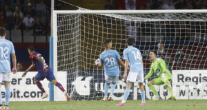 Barcelona pasó a la punta tras vencer a Celta 3-2 en España