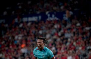 Barcelona ganó con lo justo en Pamplona al Osasuna por 2-1 y escolta al líder Real Madrid