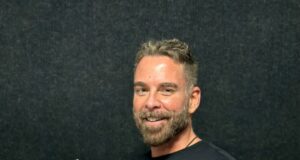 Gonzalo Revoredo: actor y conductor de ‘Noche de patas’ estrena obra ‘Lovers’