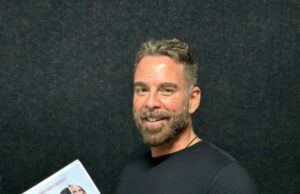 Gonzalo Revoredo: actor y conductor de ‘Noche de patas’ estrena obra ‘Lovers’